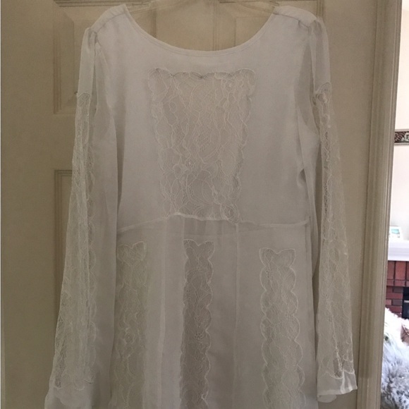 STONE COLD FOX SEXY BELL SLEEVE DRESS, WORN ONCE. SIZE 3 FITS SIZE 6 IN SCF. - Picture 2 of 4